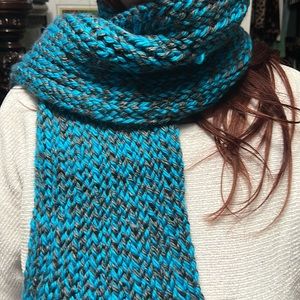 BEAUTIFUL WIDE THICK HANK MADE KNITTED SCARF